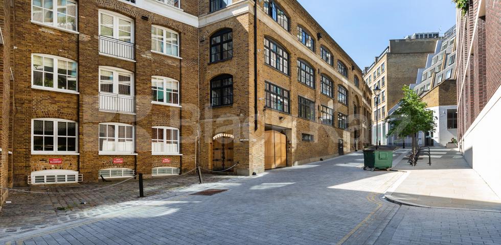 			WAREHOUSE CONVERSION, 2 Bedroom, 1 bath, 1 reception Apartment			 Crawford Passage EC1R, FARRINGDON / HOLBORN